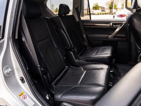 Used 2018 Lexus GX 460 image 36