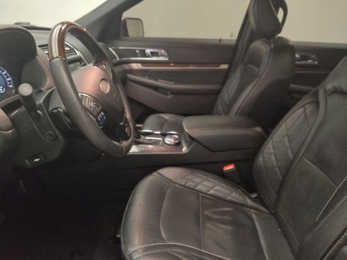 Used 2019 Ford Explorer Platinum AWD/4WD image 17
