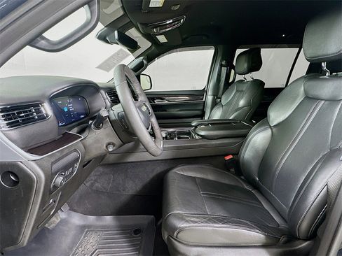 Used 2023 Jeep Wagoneer 2WD image 12