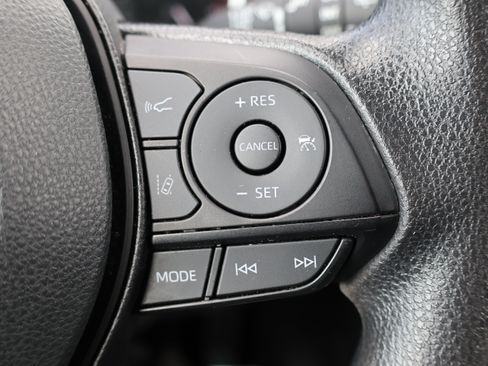 Used 2025 Toyota RAV4 XLE FWD image 28