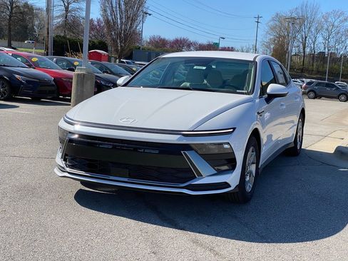 New 2026 Hyundai Sonata SE FWD image 3