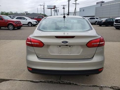 Used 2016 Ford Focus SE w/ SE Power Seat Package FWD image 5