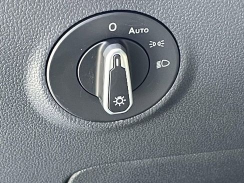 New 2026 Volkswagen Taos SE FWD image 16