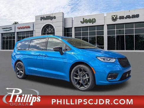 New 2026 Chrysler Pacifica Limited w/ S Appearance Package FWD image 1