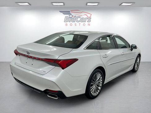 Used 2019 Toyota Avalon Limited FWD image 4