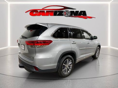 Used 2017 Toyota Highlander XLE image 3
