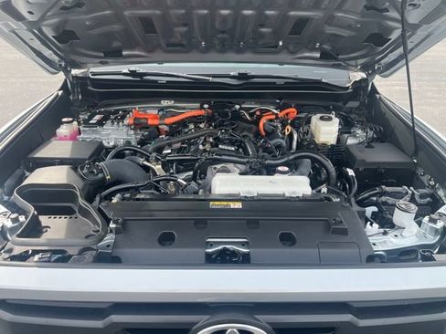 Used 2025 Toyota Tacoma TRD Sport AWD/4WD image 33