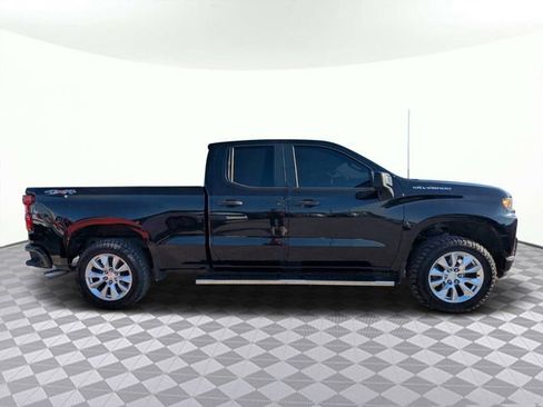 Used 2020 Chevrolet Silverado 1500 Custom w/ Custom Value Package image 2