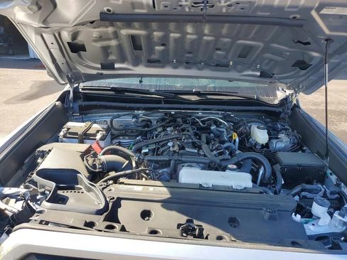 Used 2025 Toyota 4Runner SR5 AWD/4WD image 11