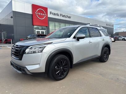 Used 2024 Nissan Pathfinder SL w/ Black Appearance Package