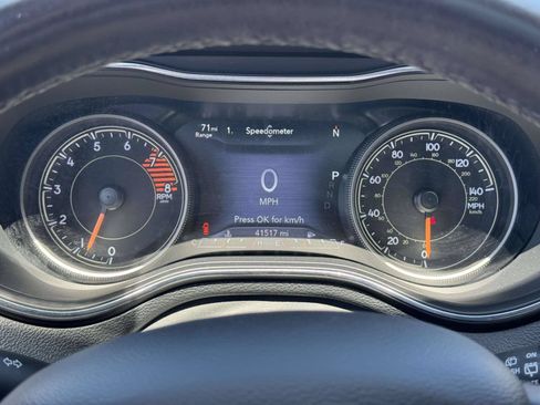 Used 2019 Jeep Cherokee Trailhawk AWD/4WD image 22
