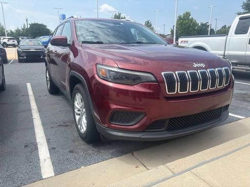 Used 2020 Jeep Cherokee Latitude w/ Cold Weather Group FWD image 2