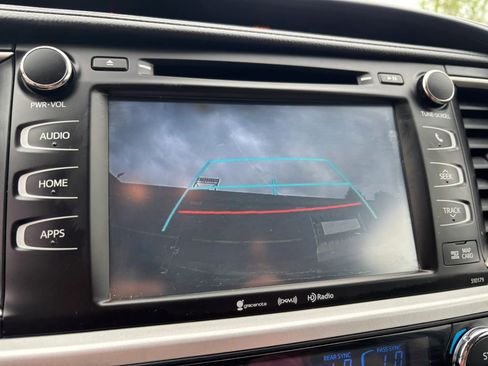 Used 2017 Toyota Highlander XLE image 19