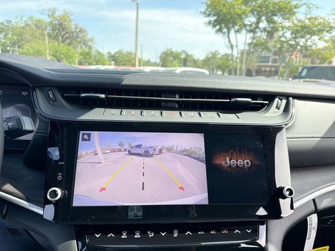 New 2026 Jeep Grand Cherokee Altitude image 21