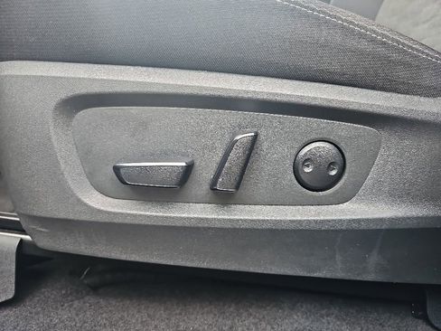 Used 2025 Nissan Pathfinder SV AWD/4WD image 18