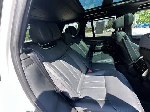 Used 2025 Land Rover Range Rover SV AWD/4WD image 9