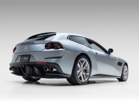 Used 2018 Ferrari GTC4Lusso T image 21
