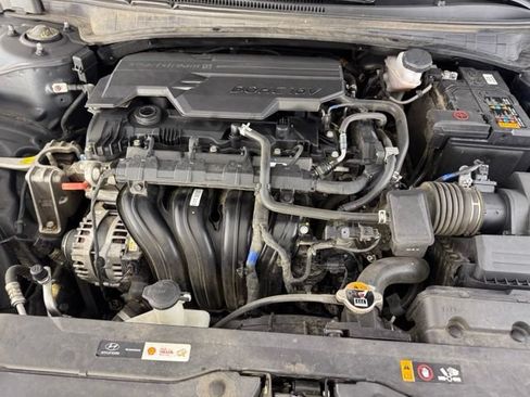 Used 2024 Hyundai Elantra Limited FWD image 17