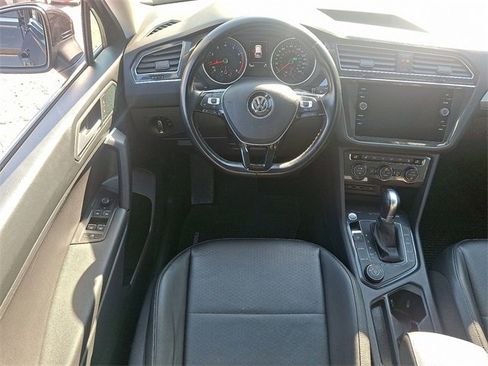 Used 2019 Volkswagen Tiguan SE w/ Panoramic Sunroof Package image 12