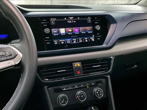 Used 2022 Volkswagen Taos SE w/ Panoramic Sunroof Package image 9