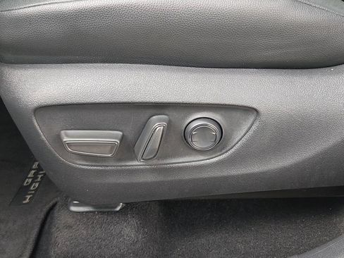 Used 2025 Toyota Grand Highlander AWD image 8