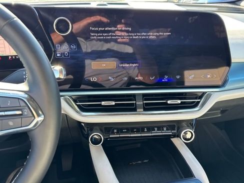 New 2025 Chevrolet Equinox EV LT image 17