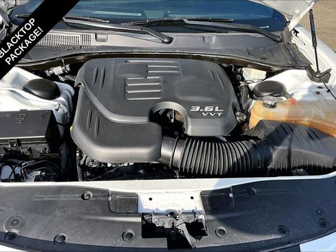 Used 2022 Dodge Charger SXT RWD image 9
