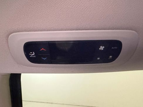 Used 2023 Chrysler Pacifica Touring-L FWD image 23