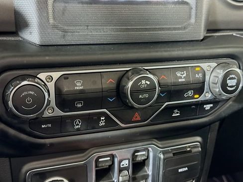 Used 2023 Jeep Wrangler Sport S image 13