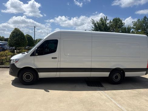 Used 2024 Mercedes-Benz Sprinter 2500 image 7