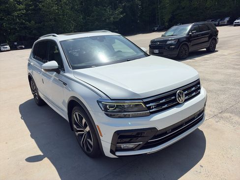 Used 2020 Volkswagen Tiguan SEL Premium R-Line w/ 3rd Row Seat Package AWD/4WD image 2
