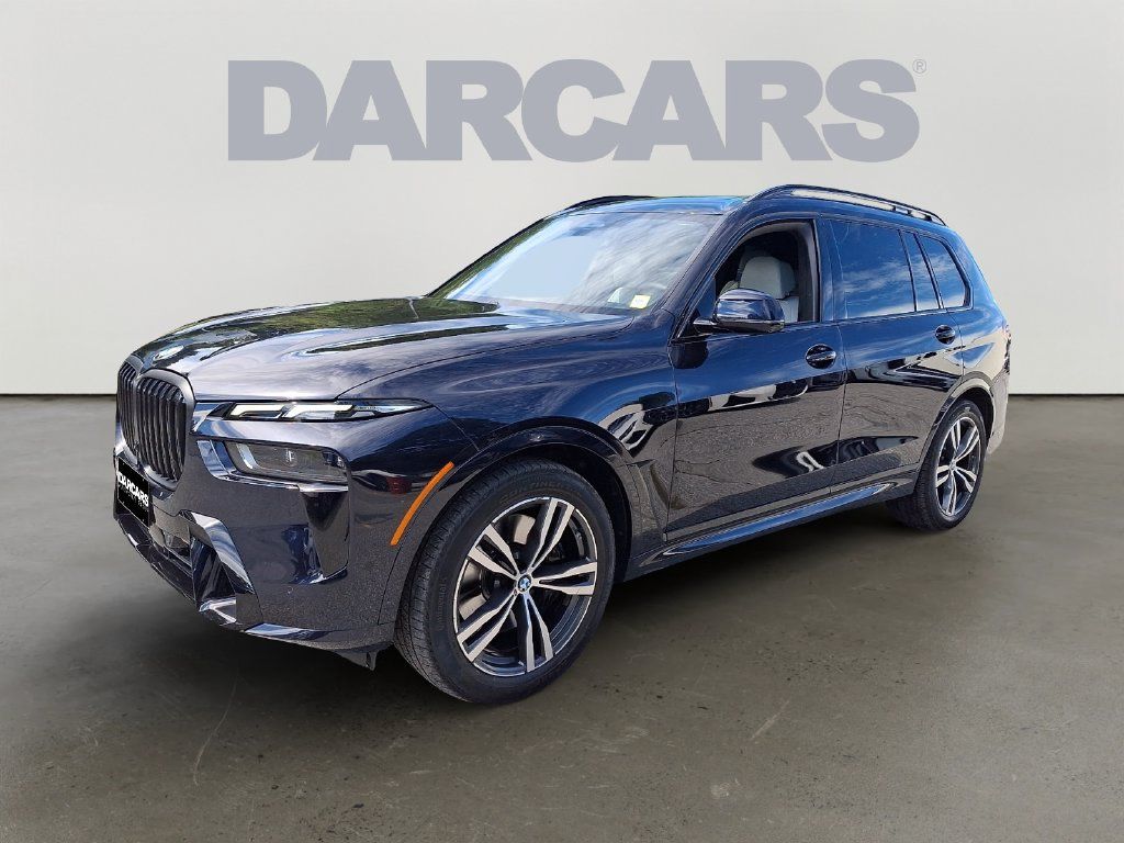 Used 2025 BMW X7 xDrive40i w/ M Sport Package AWD/4WD image 3