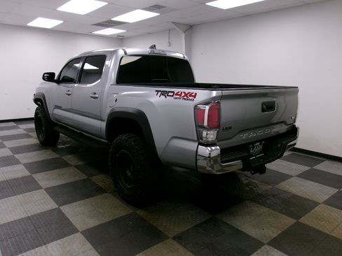 Used 2022 Toyota Tacoma TRD Off-Road AWD/4WD image 2