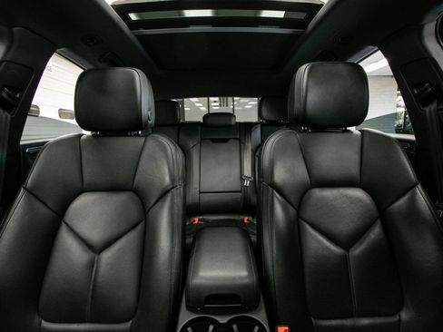 Used 2024 Porsche Macan Turbo AWD/4WD image 19