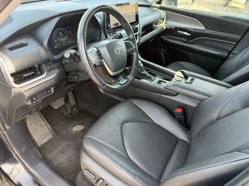Used 2025 Toyota Grand Highlander FWD image 12