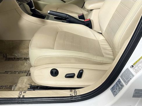 Used 2015 Volkswagen Passat 1.8T SE FWD image 21