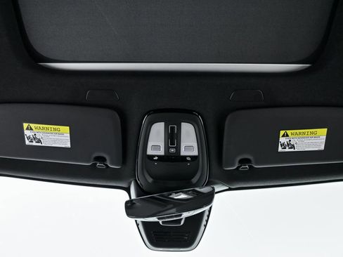 Certified 2025 Volvo XC40 B5 Plus image 20