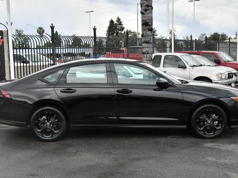 Used 2025 Honda Accord SE image 9