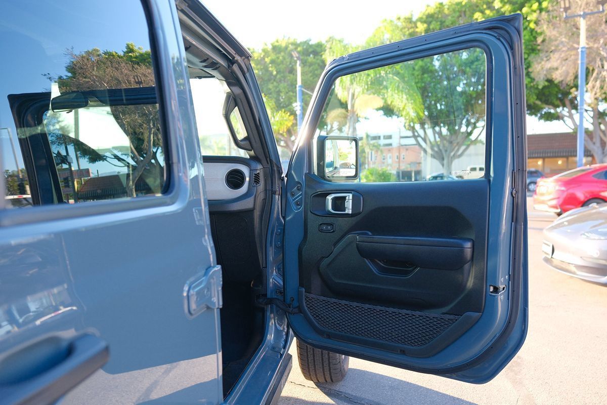 Used 2024 Jeep Wrangler Unlimited w/ Technology Group AWD/4WD image 30
