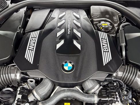Certified 2022 BMW 750i xDrive w/ Executive Package AWD/4WD image 57