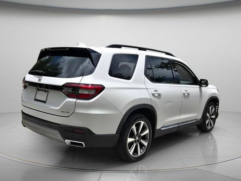 Used 2023 Honda Pilot Elite image 6