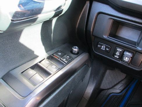 Used 2017 Toyota Tacoma TRD Sport image 24