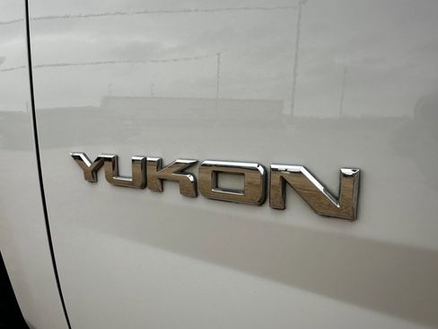 Used 2018 GMC Yukon SLT w/ Open Road Package image 11