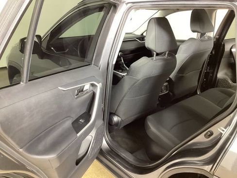 Used 2021 Toyota RAV4 LE AWD/4WD image 23