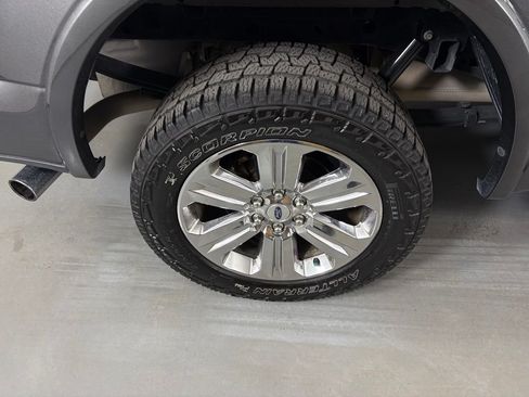 Used 2019 Ford F150 Lariat w/ Equipment Group 502A Luxury AWD/4WD image 11