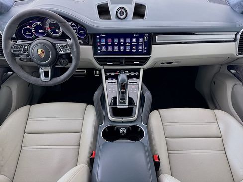 Certified 2022 Porsche Cayenne Turbo AWD/4WD image 29