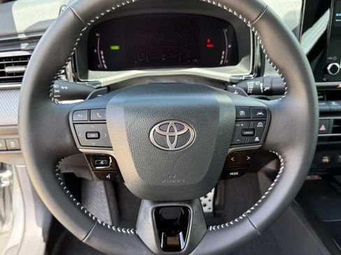 Used 2026 Toyota Camry SE FWD image 15