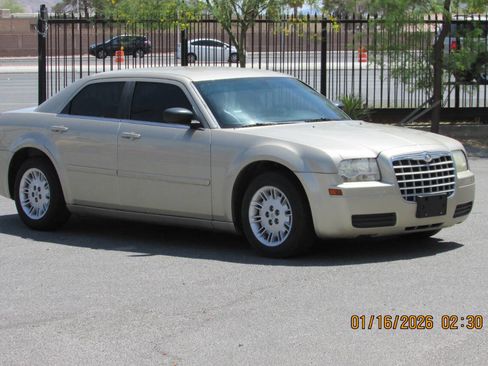 Used 2006 Chrysler 300 w/ Sound Group image 9
