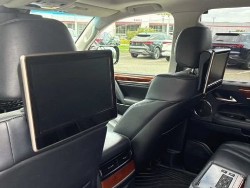 Used 2019 Lexus LX 570 4WD w/ Luxury Package image 4