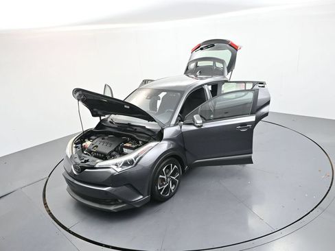 Used 2018 Toyota C-HR XLE FWD image 35
